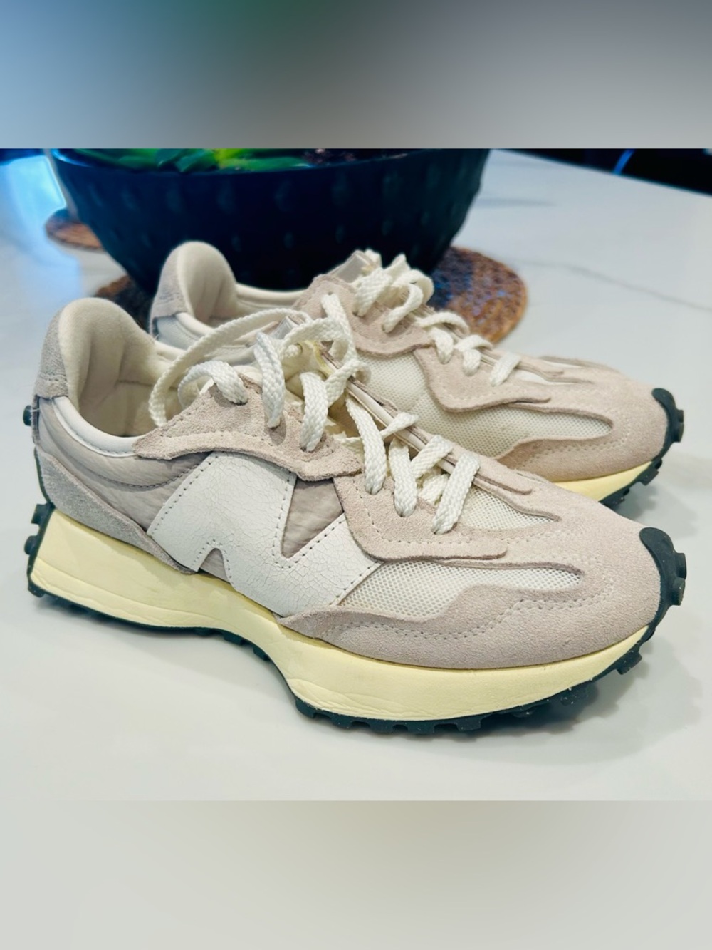 New Balance 327 Women's Beige & Cream Suede